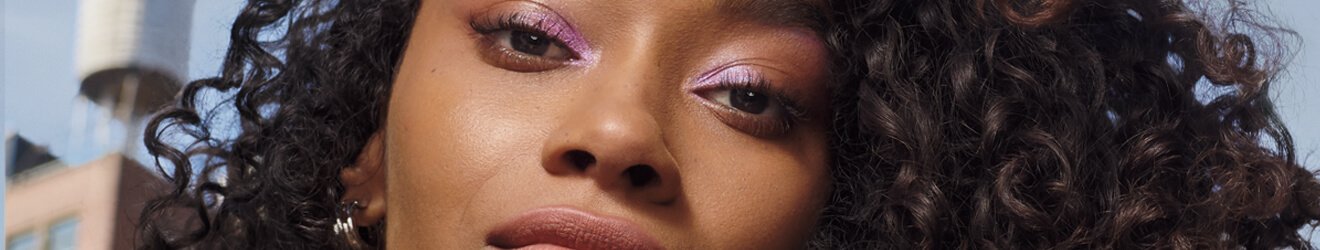 Maybelline Foundation products illustrative banner image - Close up of activewear Maybelline Model 