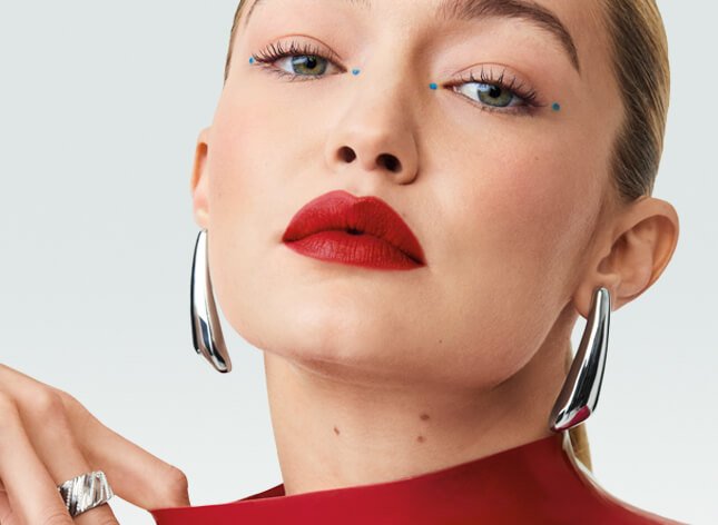 Maybelline model wearing CS Ultimatte