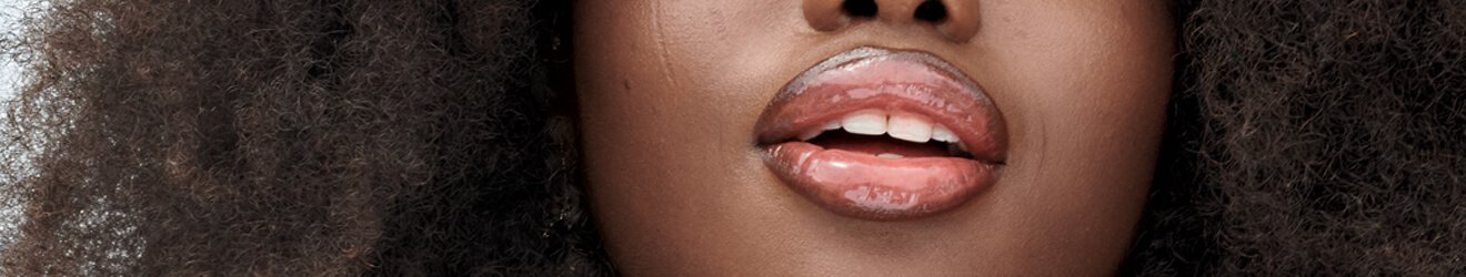 Maybelline Lipliner products illustrative banner image - Close up of a woman's lips with dark lipstick