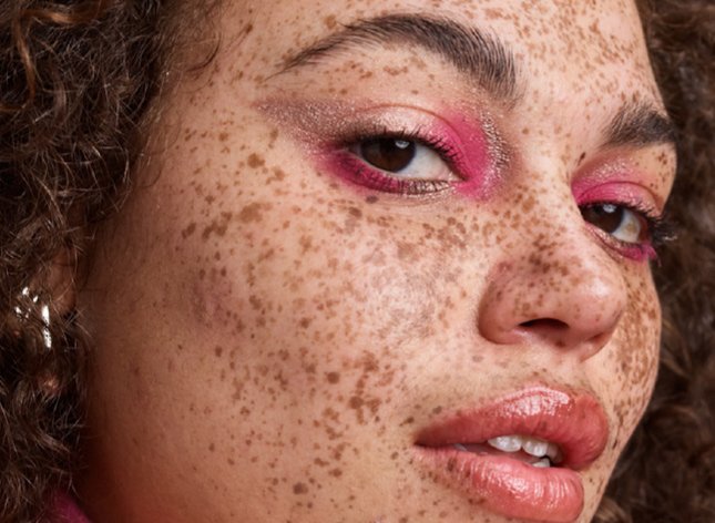Maybelline Model, Livia, wearing Colossal 36h 